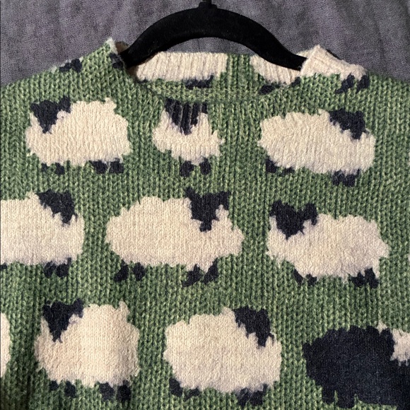 Green Sheep Pattern Sweater - Picture 5 of 7